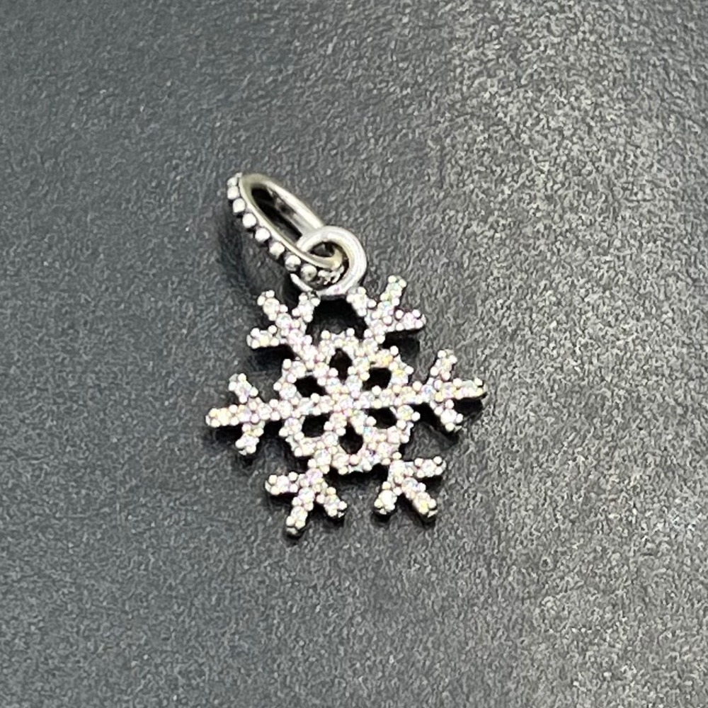 Pandora Retired Winter Kiss Sterling Christmas Snowflake Pave Pendant #390354CZ